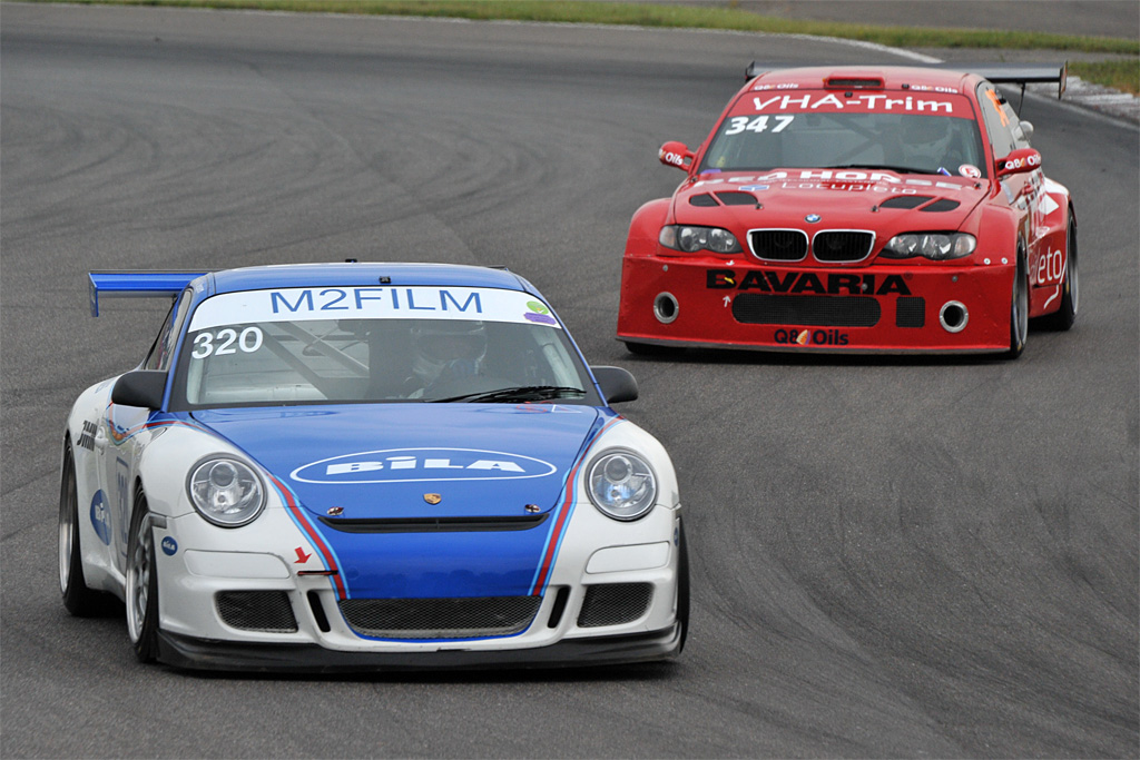 Sally Racings Porsche og Klostermann Racings BMW førte an i løbets start. Men så fik begge mandskaber bremseproblemer